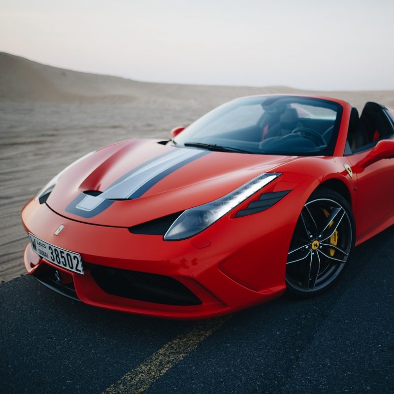 CONDUIRE UNE FERRARI